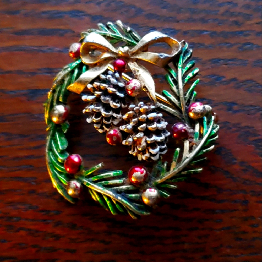 Vintage St. Labret wreath pin